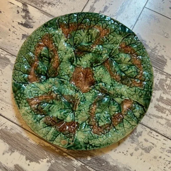 Etruscan Majolica Dish - Picture 1 of 4